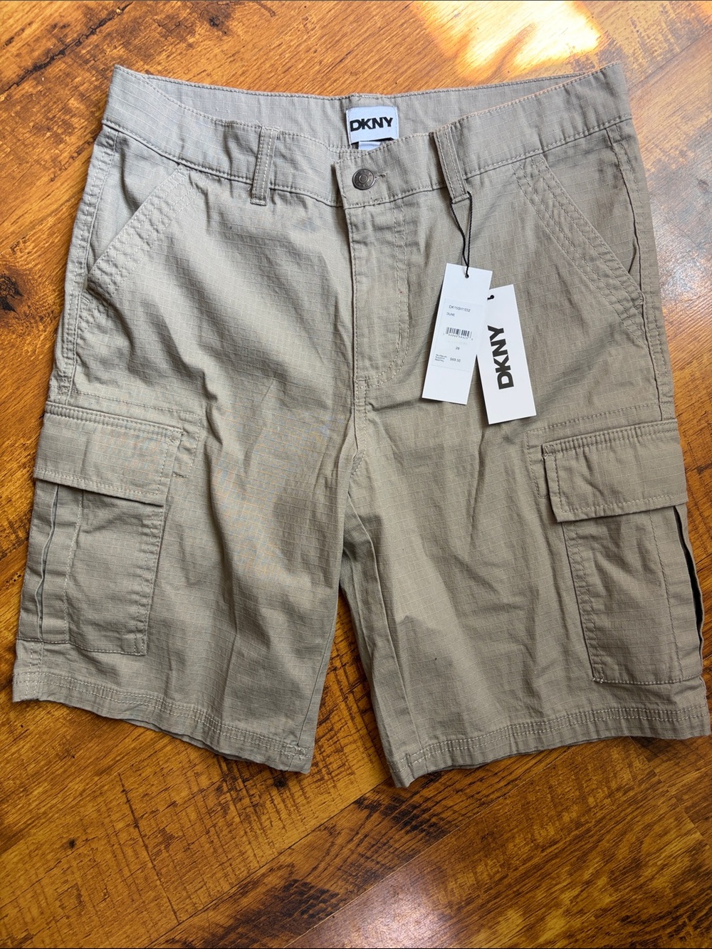DKNY Men's Cargo Shorts in Light Khaki